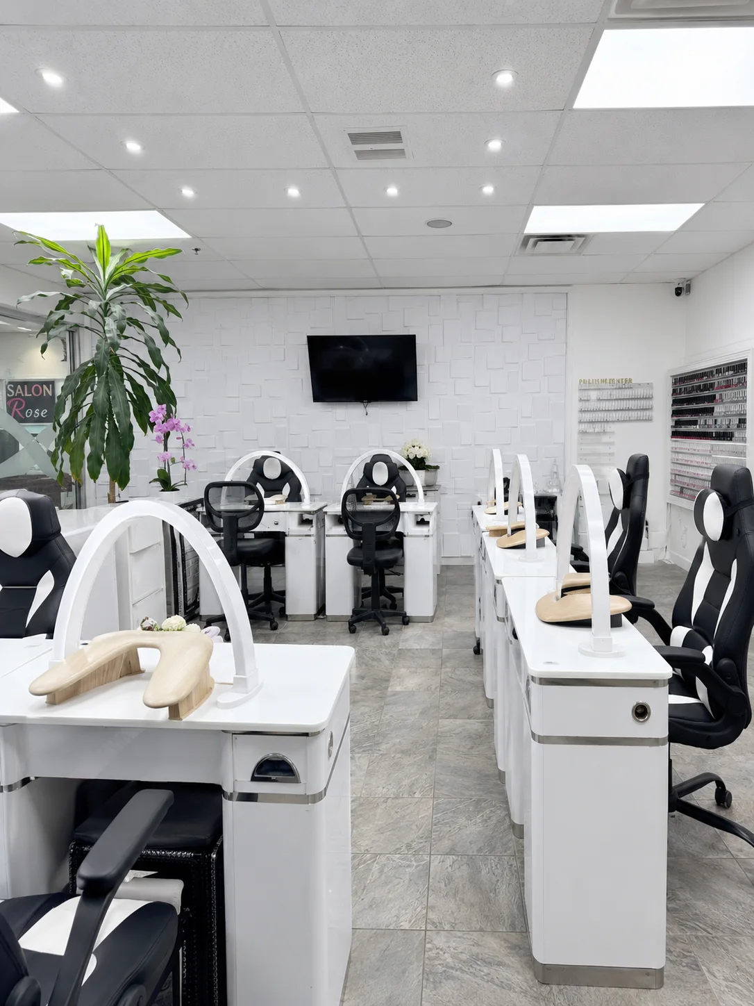 Postes de manucure du salon Ongles Beauté 10Vingt & Spa